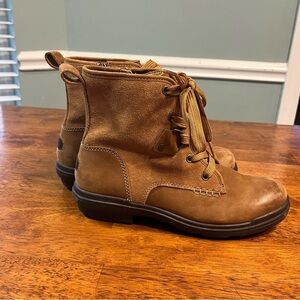 Ugg Women’s Hapsburg Lace up boot size 7